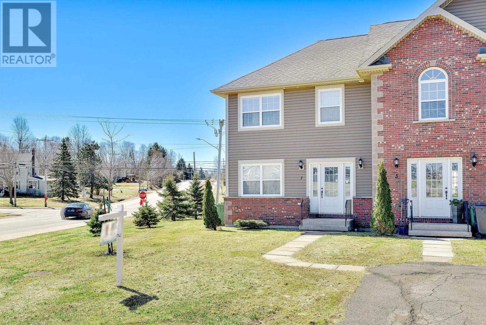 1 Cameron Heights, Stratford, Prince Edward Island  C1B 0A8 - Photo 1 - 202507269